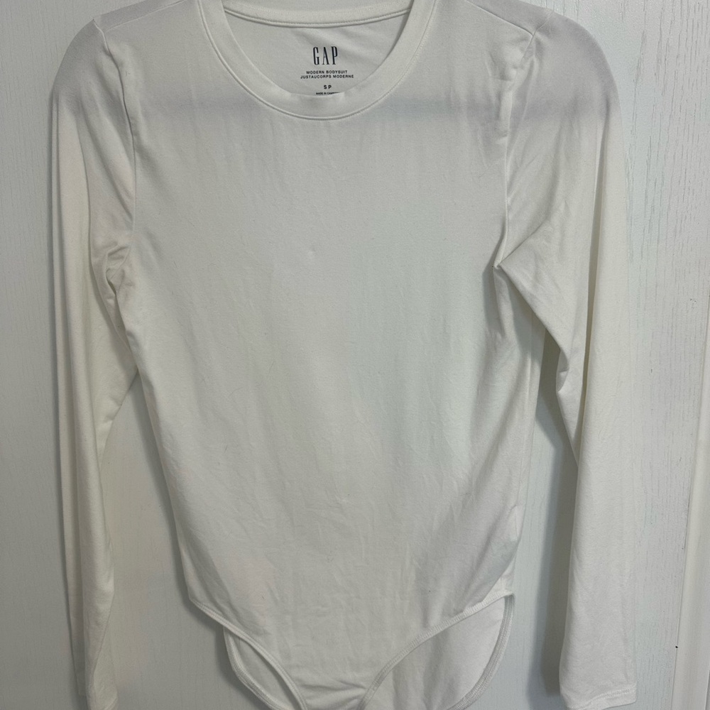 GAP Modern White Long Sleeve Bodysuit